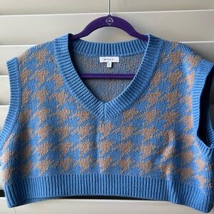 Better Be - Small - Blue and Tan V-Neck Cropped Sweater Vest